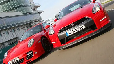 Porsche 911 Turbo und Nissan GT-R im Test auf dem Nürburgring