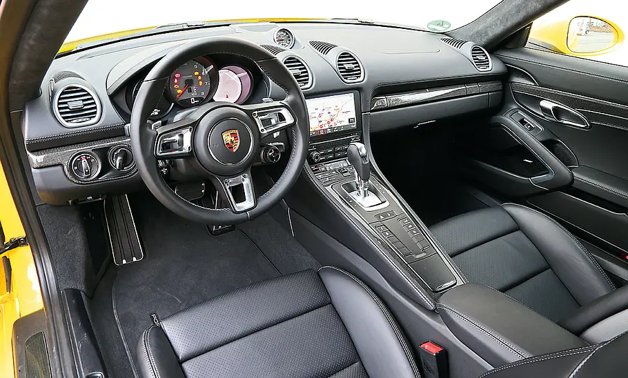 Porsche 911 Carrera vs Porsche 718 Cayman S