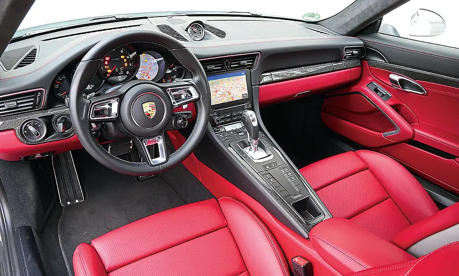 Porsche 911 Carrera vs Porsche 718 Cayman S