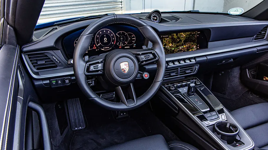 Das Cockpit des Porsche 911 Cabrio.