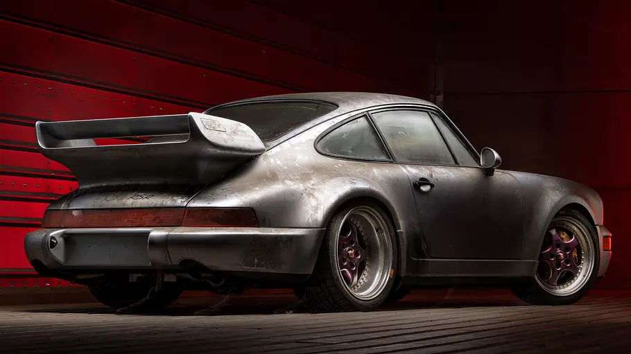 Porsche 911 Carrera RSR 3.8 „Strassenversion“ Porsche 911 Carrera RSR 3.8 „Strassenversion“ von schräg hinten fotografiert.