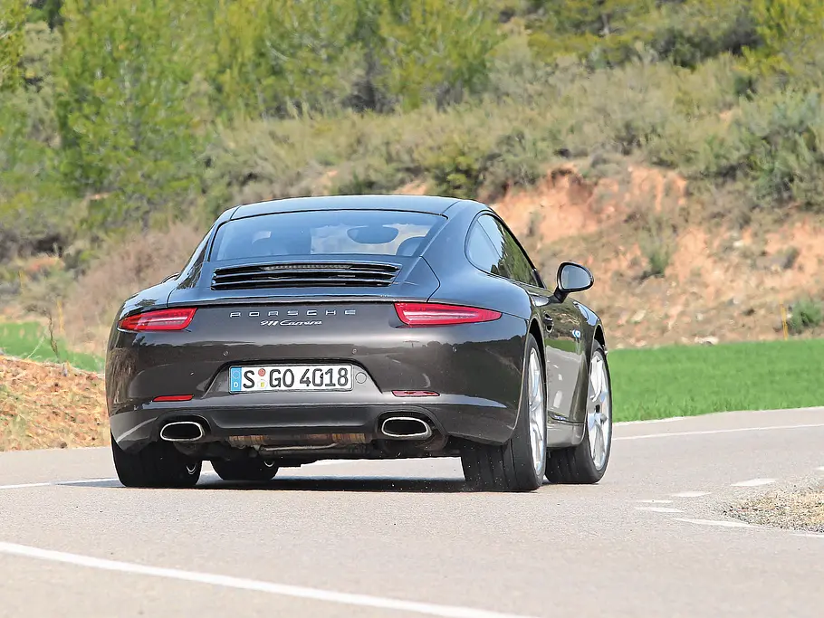 Vergleich: Porsche 911 Carrera vs. Jaguar F-Type S Coupé Porsche 911 Carrera Vergleich Bilder technische Daten Heck
