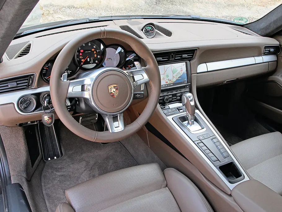 Vergleich: Porsche 911 Carrera vs. Jaguar F-Type S Coupé Porsche 911 Carrera Vergleich Bilder technische Daten Cockpit