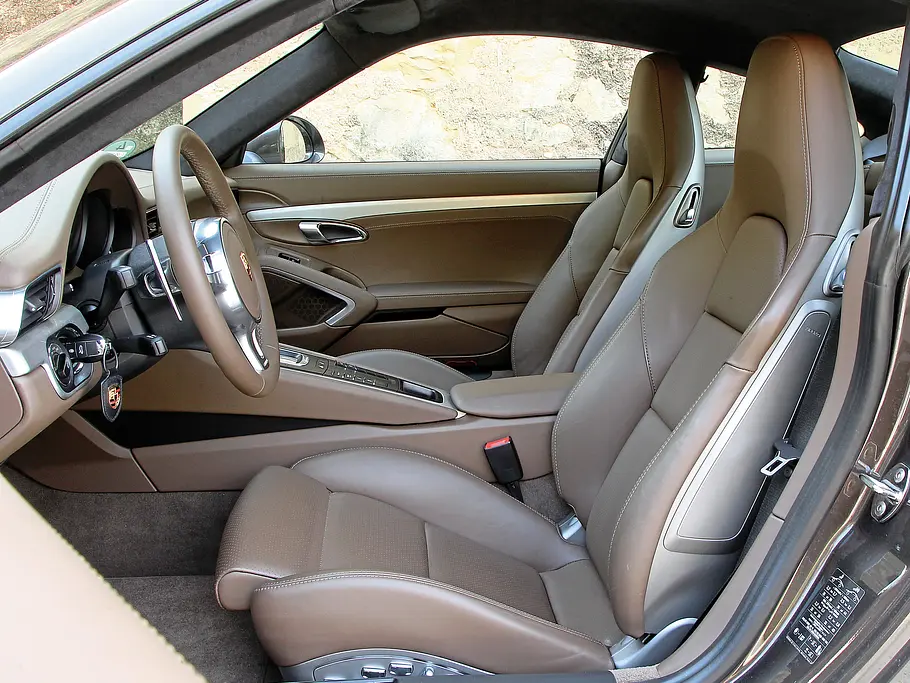 Vergleich: Porsche 911 Carrera vs. Jaguar F-Type S Coupé Porsche 911 Carrera Vergleich Bilder technische Daten Sitze