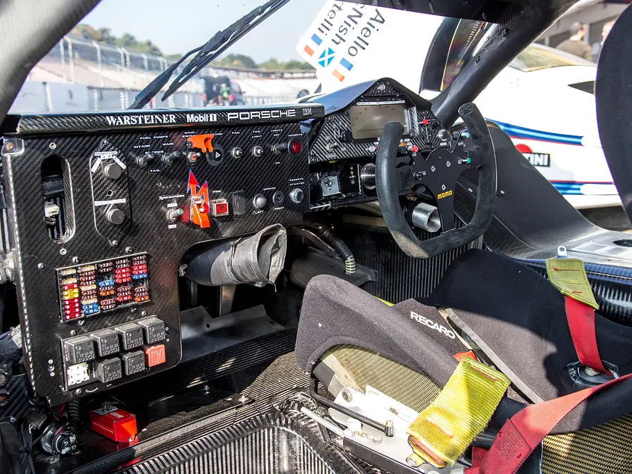 Porsche 911 GT1 Rennwagen Ikone Bilder technische Daten Cockpit