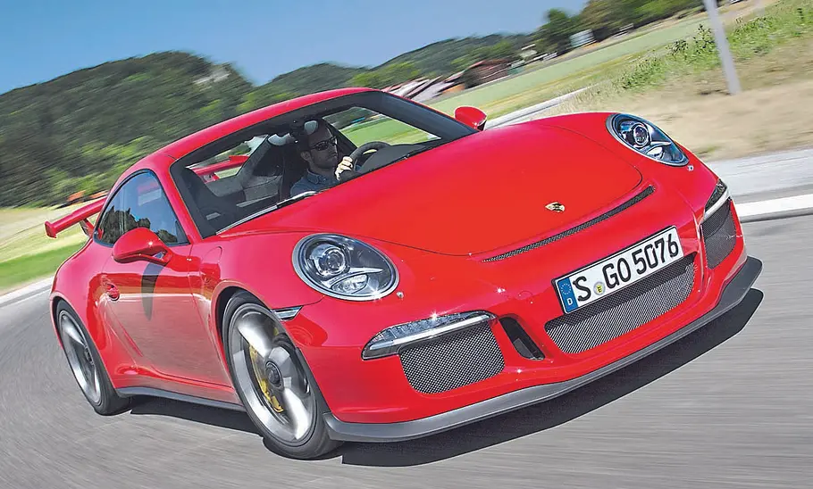 Porsche 911 GT3 (991) von vorne fahrend fotografiert.