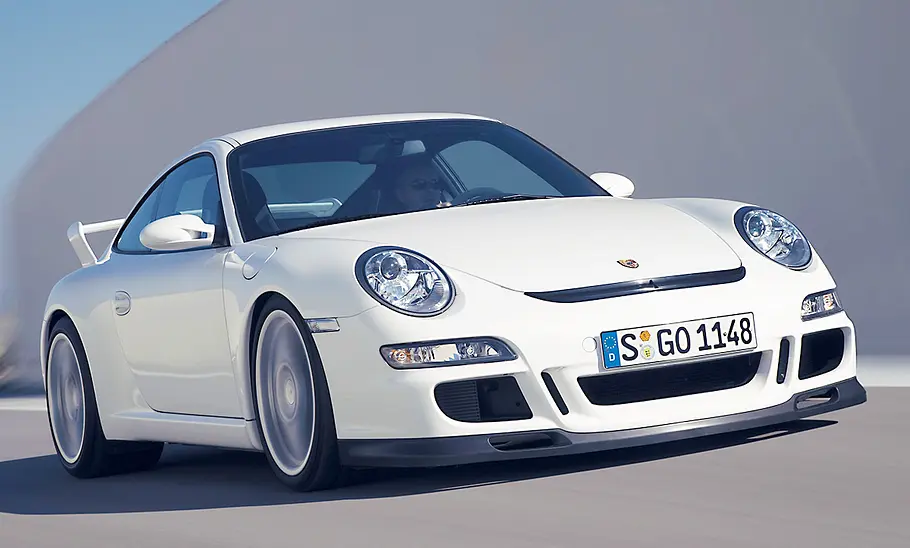 Porsche 911 GT3 (997) von vorne fahrend fotografiert.