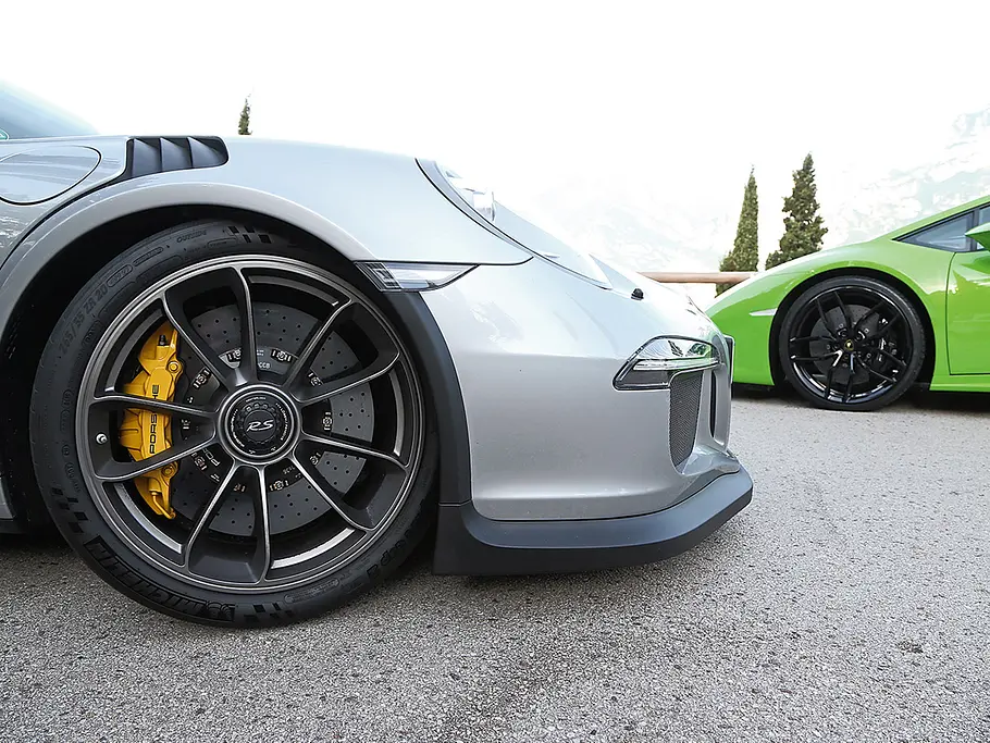 porsche 911 gt3 rs lamborghini huracan vergleich gardasee supersportwagen