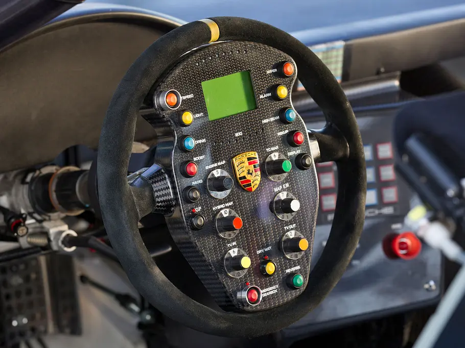 Porsche 911 GT3 R Hybrid 2.0 im Tracktest - Innenraum