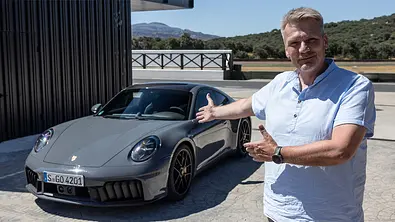 Porsche 911 GTS T-Hybrid (2024)