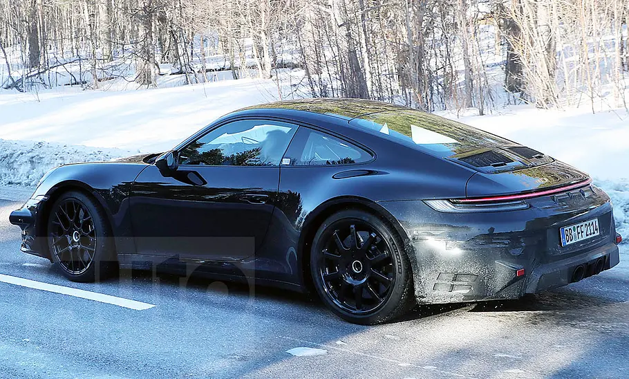 Porsche 911 Hybrid (2026)