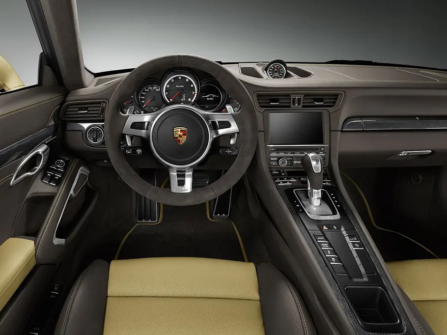 Porsche 911 Turbo Sondermodell Porsche Exclusive Lime Gold Metallic Bilder Cockpit