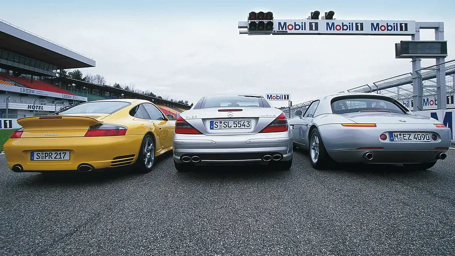 Porsche 911 Turbo/Mercedes SL 55 AMG/BMW Z8 statisch von hinten fotografiert. 