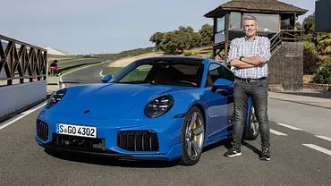 Porsche 911 Turbo S in blau statisch auf der Rennstrecke in Ascari - Foto: n/a