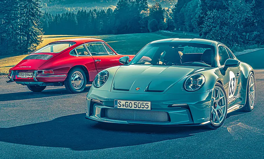 Porsche 901 und 911 S/T stehend von vorne