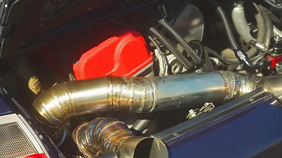 Der Motorraum des Porsche 911 mit Honda-VTEC-Motor.