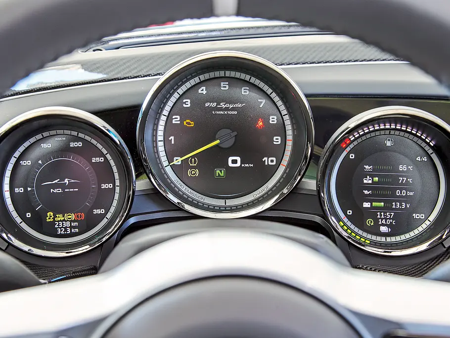 Exklusiv: Porsche 918 Spyder Porsche 918 Spyder Fahrbericht Exklusiv Bilder technische Daten Drehzahlmesser