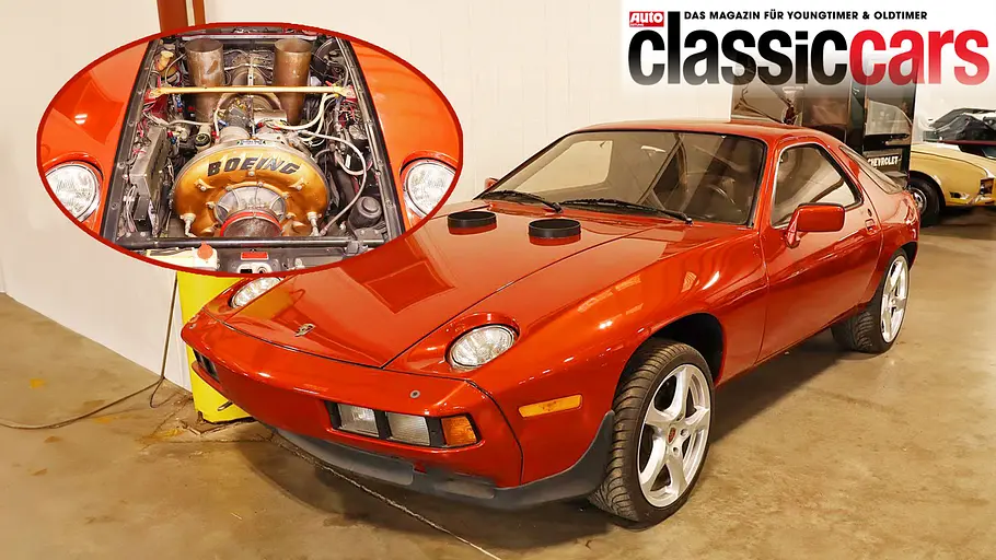 Blick von schräg vorne auf den Porsche 928 mit Boeing-Turbine; Bildmontage mit den Blick auf die Turbine im Motorraum.