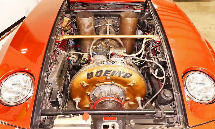 Der Motor des Porsche 928 mit Boeing-Turbine.