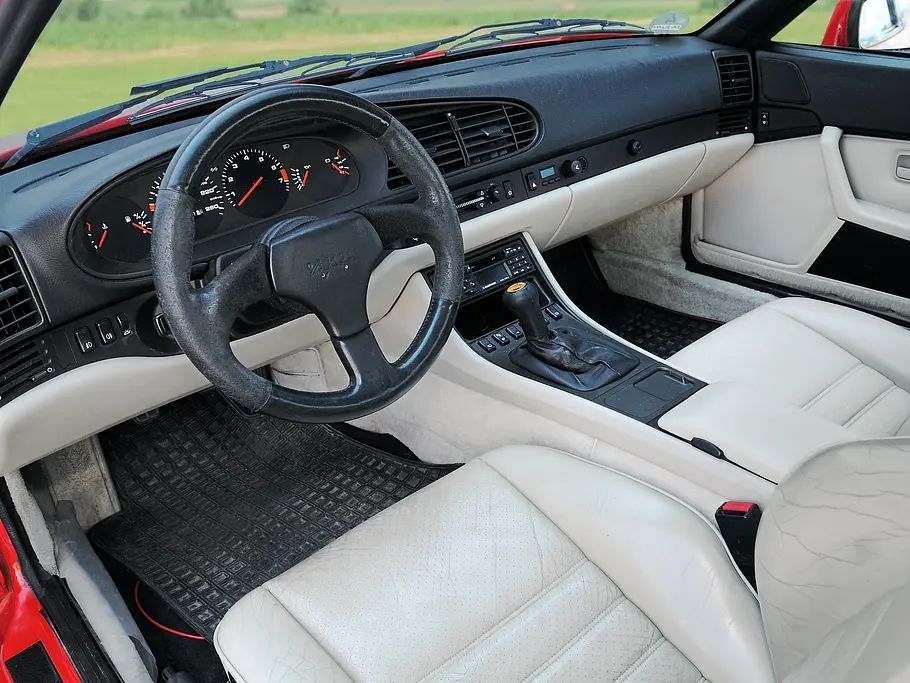 Porsche 944 S2 Youngtimer Bilder technische Daten Traumwagen Cockpit