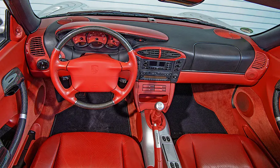 Das Cockpit des Porsche Boxster.