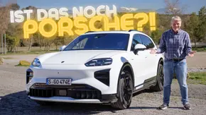 Porsche Cayenne Electric in weiß statisch mit AUTO ZEITUNG-Redakteur Martin Urbanke auf Schotterparkplatz. - Foto: AUTO ZEITUNG
