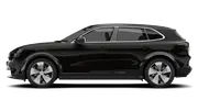 Der Porsche Cayenne Electric steht vor weißem Hintergrund, von links fotografiert. - Foto: Carwow