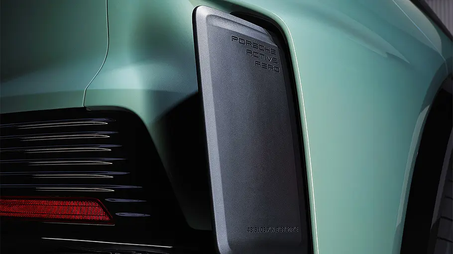 Porsche Cayenne Electric Turbo Ein aktives Aerodynamik-Element am Heck des Porsche Cayenne Electric Turbo in der Detailaufnahme.