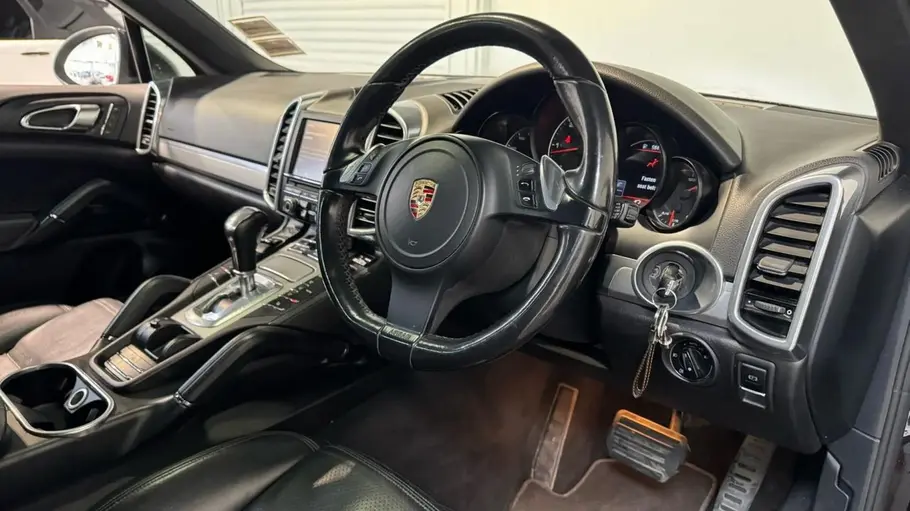 Das Cockpit des Porsche Cayenne Pick-up