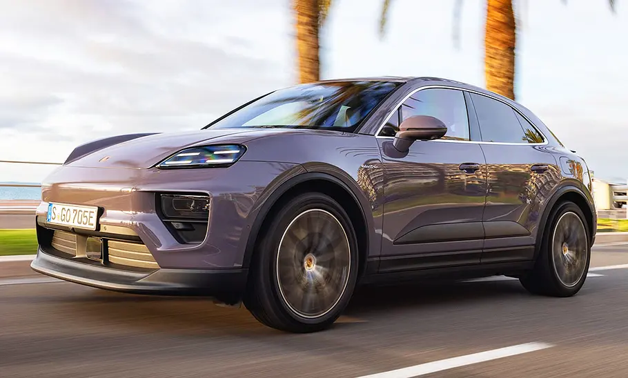 Porsche Macan 4 (2024) Porsche Macan 4 (2024); fahrend, Frontansicht