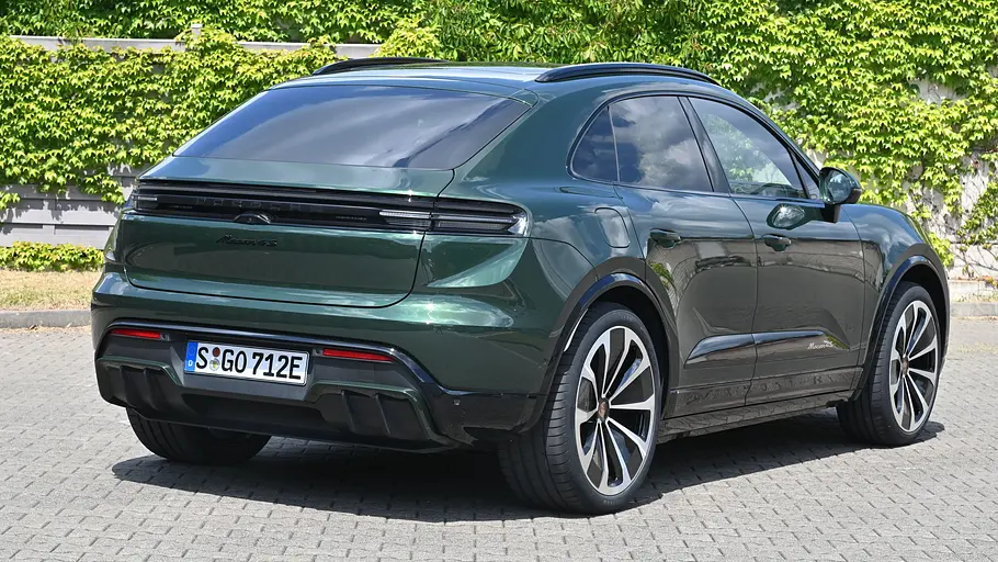 Porsche Macan 4S Porsche Macan 4S von hinten rechts.