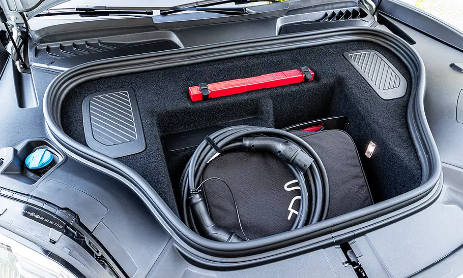 Der Frunk des Porsche Macan Turbo.