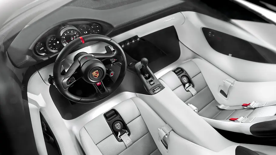 Innenraum des Porsche Mission S von schräg oben fotografiert.