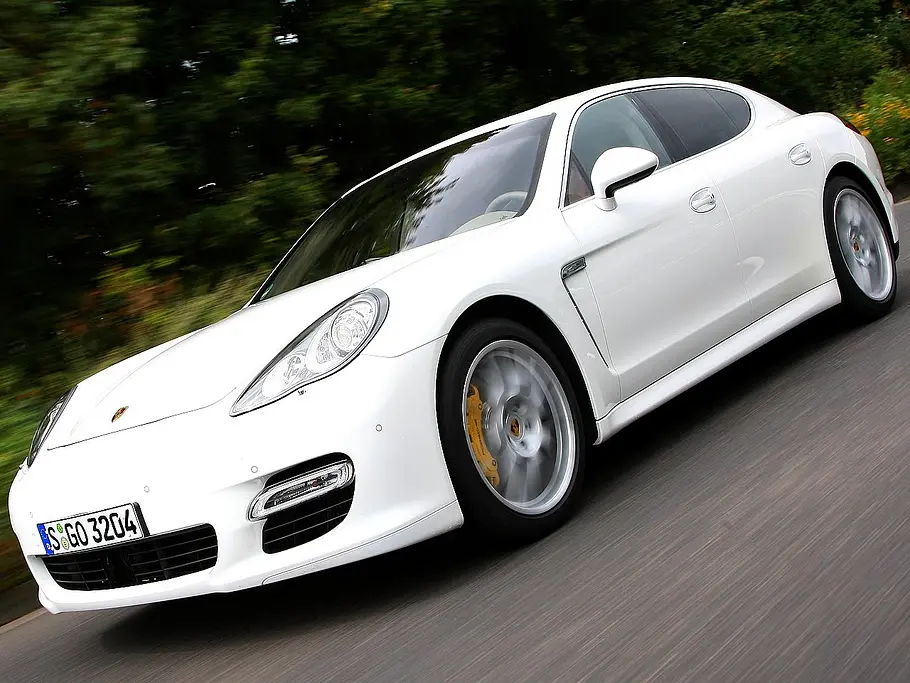 PORSCHE PANAMERA TURBO Schnelle Serienautos - Porsche Panamera Turbo