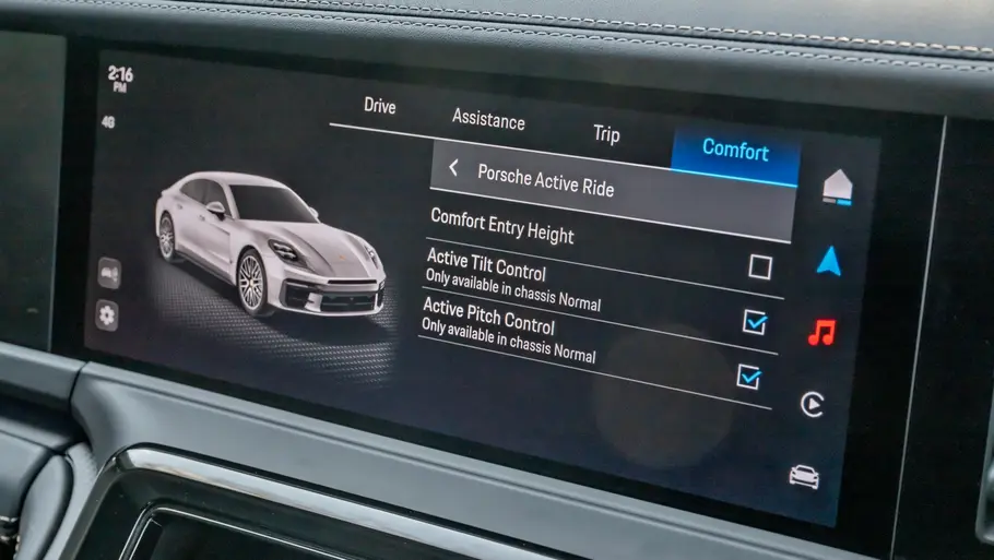 Porsche Panamera Turbo S E-Hybrid (2025) Detailaufnahme des Displays vom Porsche Panamera Turbo S E-Hybrid.