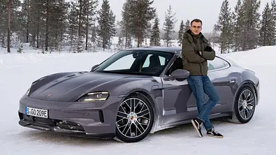 Porsche Taycan 4 (2025)