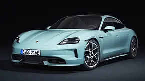 Das Porsche Taycan Facelift (2024) als Basismodell statisch von schräg vorne fotografiert. - Foto: Porsche