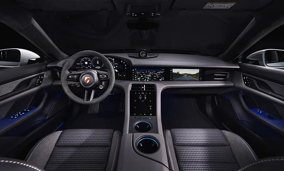 Porsche Taycan Facelift (2024) Das Cockpit des Porsche Taycan Facelift (2024) als Basismodell.
