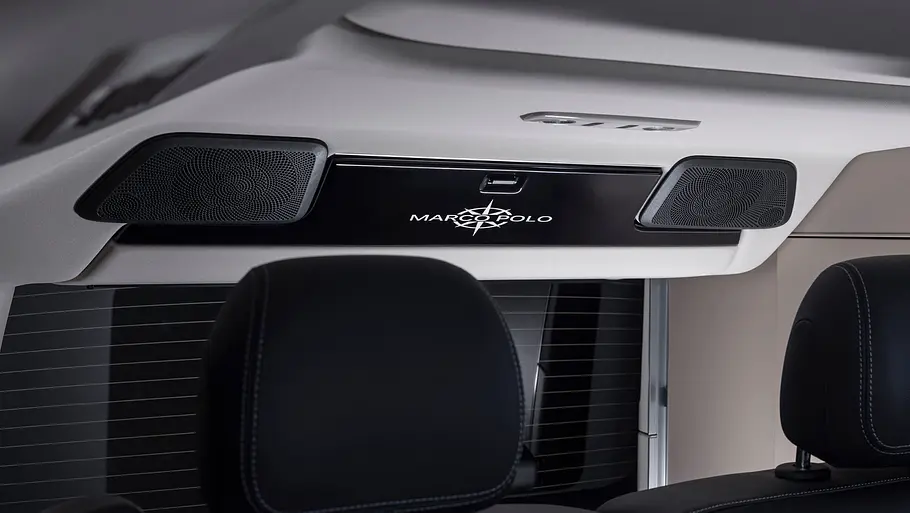 Mercedes Marco Polo Die Soundanlage im Innenraum des Mercedes Marco Polo über der Rücksitzbank im Detail.