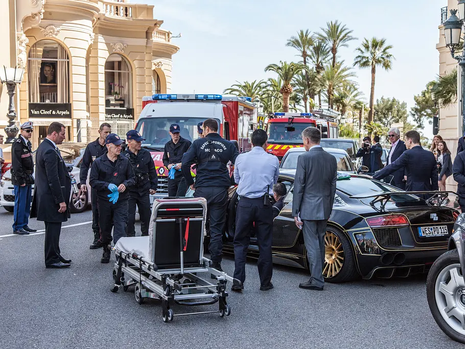 Prior Design am Hotel de Paris Prior Design Audi R8 Monaco Schaden Hotel Beschaedigung