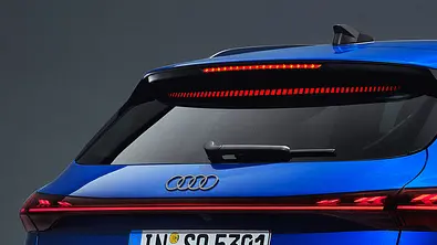 Projektionslicht der dritten Bremsleuchte beim Audi Q5 - Foto: Audi