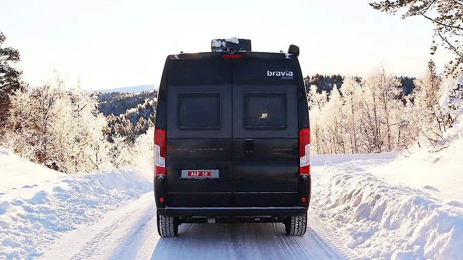 Der Bravia Narvik Arctic Edition von Raidhoo in der Heckansicht.
