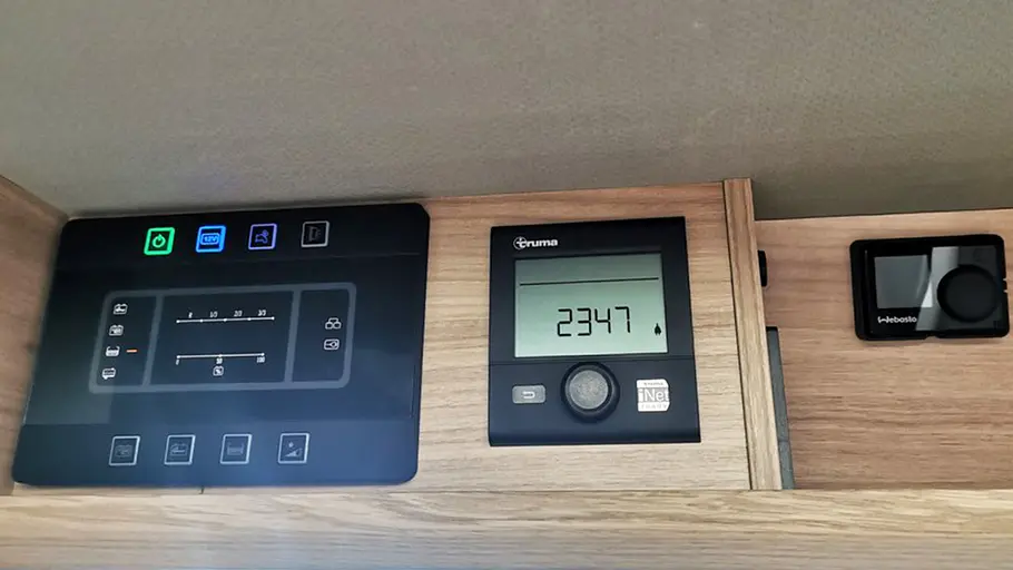 Das Detailfoto zeigt das Bedienpanel der Heizung der Bravia Narvik Arctic Edition (2025) von Raidhoo.