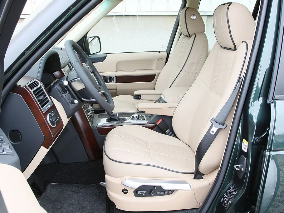 Range Rover 3.6 TDV8 - Vordersitze im Cockpit