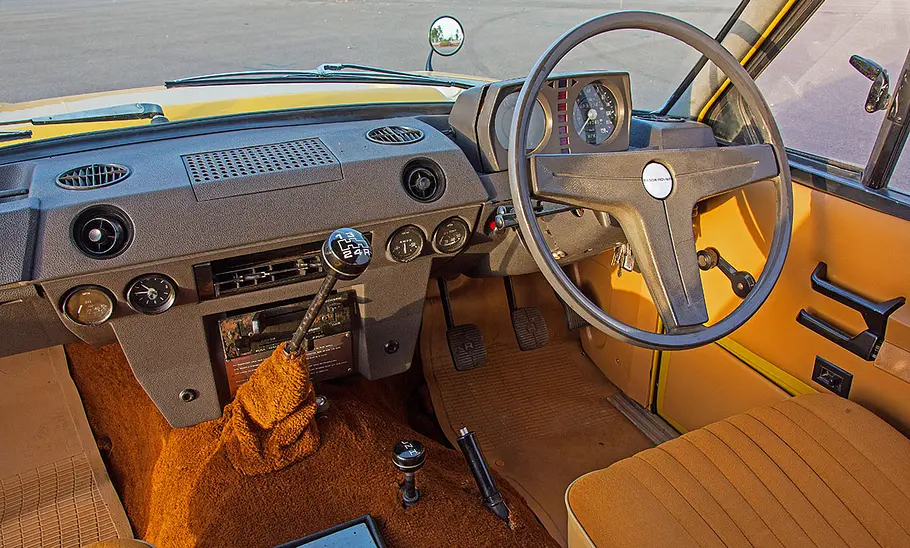 Range Rover Mk1 Das Cockpit des Range Rover Mk1