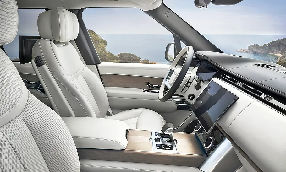 Range Rover (2022); Innenraum; Interieur; Innenansicht; Cockpit; Lenkrad; Armaturen Sitze