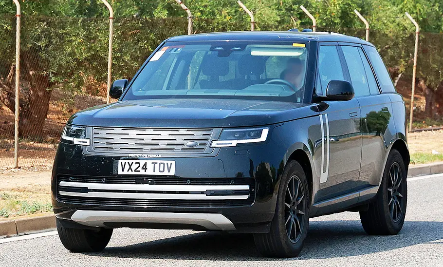 Range Rover Electric (2024); Außenansicht, fahrend; SUV; Frontansicht