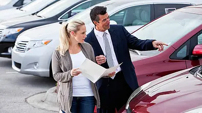 Reingelegt beim Autoankauf - Foto: iStockphoto