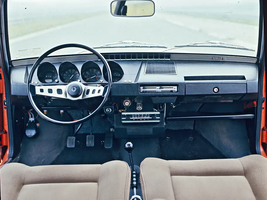 Renault 15 TS Bilder technische Daten Oldtimer Cockpit
