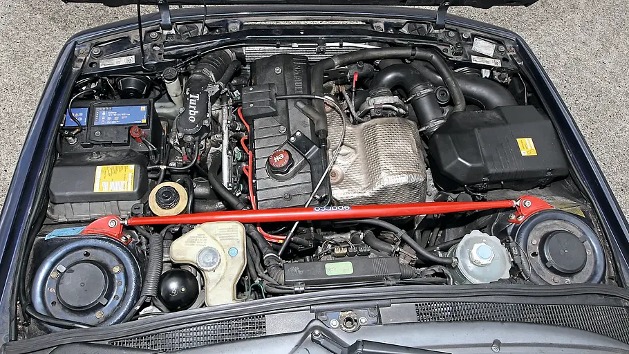 De Motor des Renault 21 Turbo Allrad